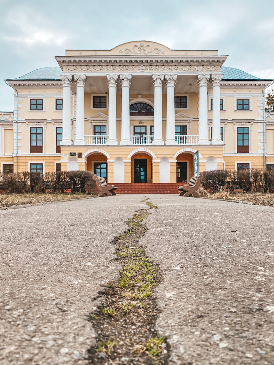 Старинный дворец Грохольских-Можайских