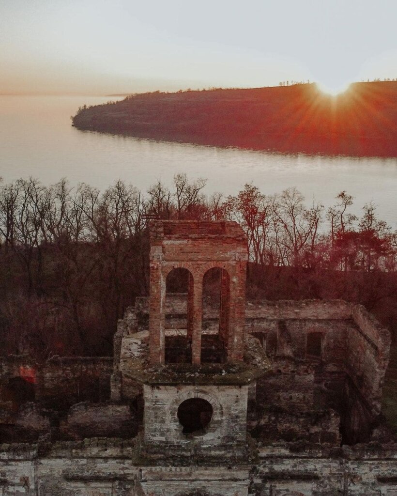 Захід сонця в садибі фальц-фейнів.