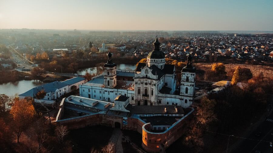 монстир босих крамелітів в Бердичеві.