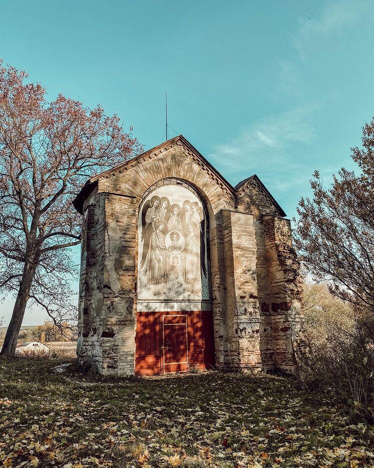 Юр'єва божниця (Михайлівська церква) — пам'ятка давньоруського зодчества.