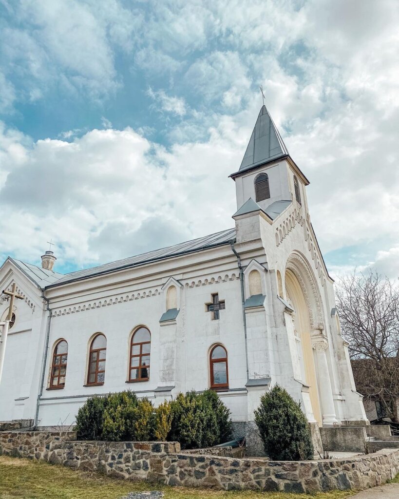 Костел Святої Анни в Тальне