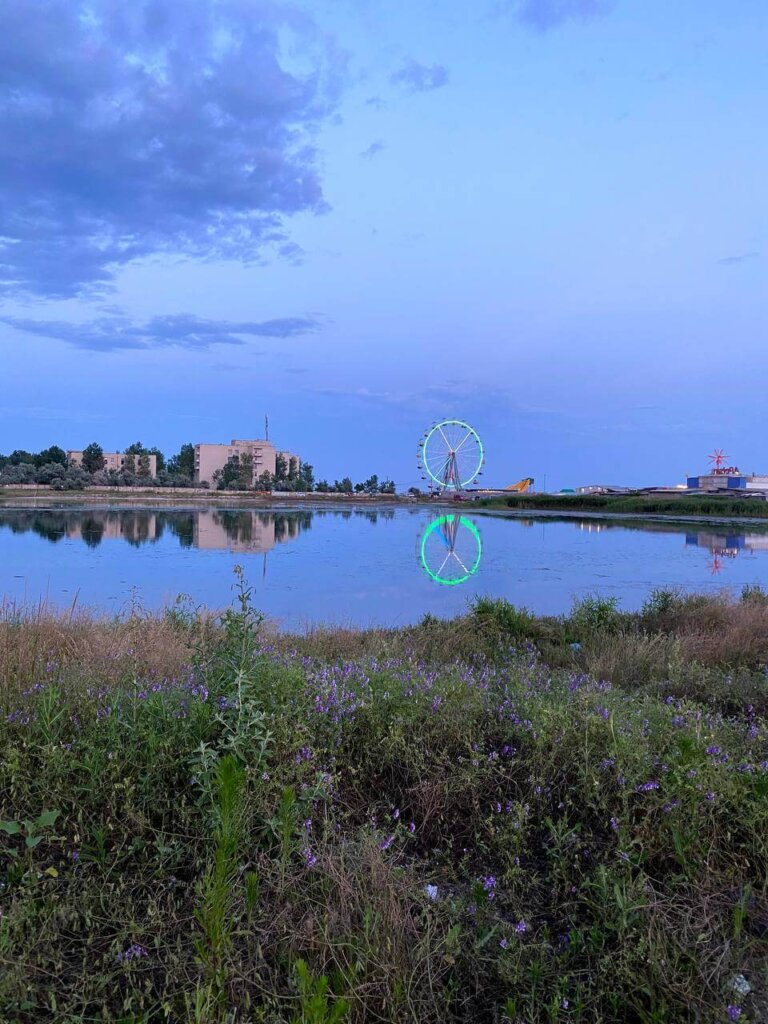 відпочинок в лазурному, лунапарк.