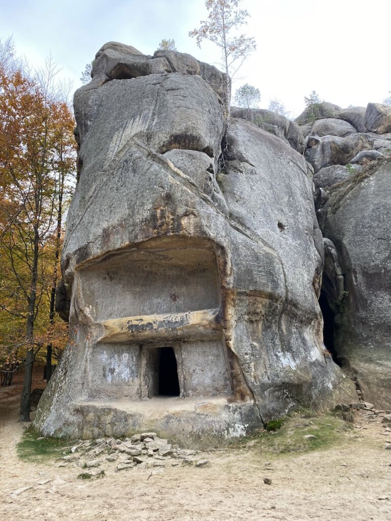 Скелі Довбуша в Бубнище