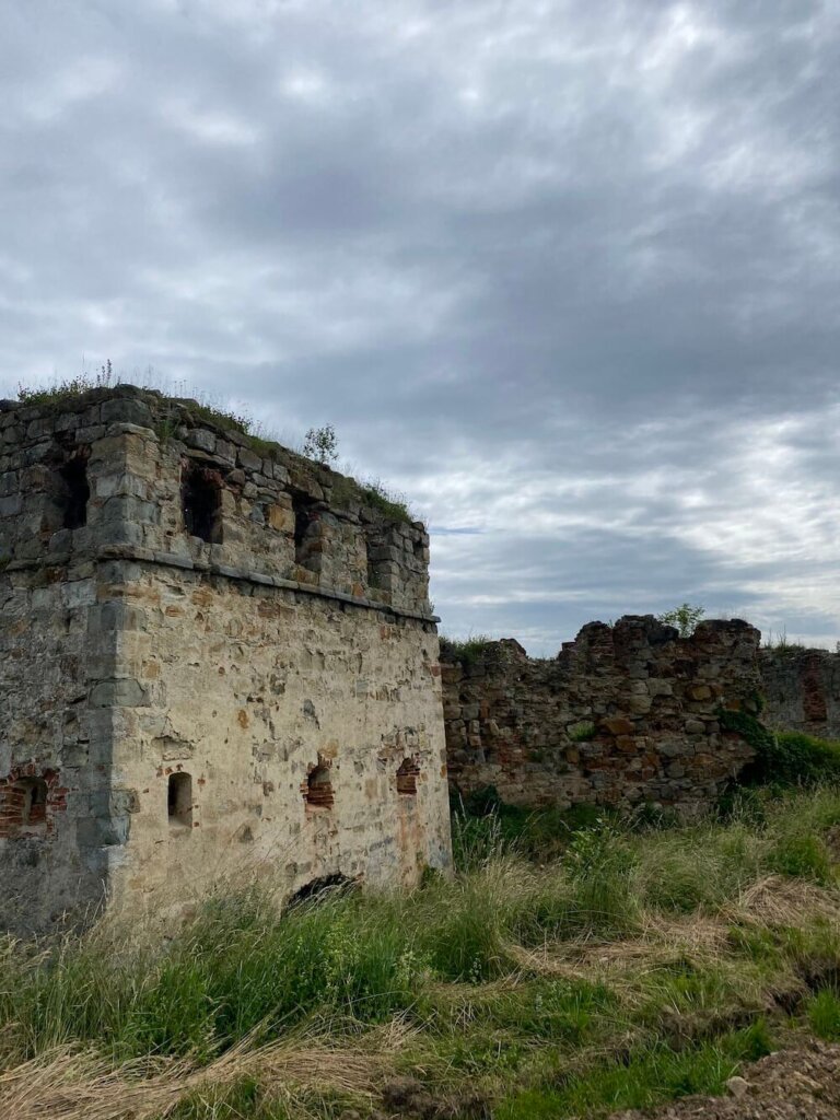 пнівський замок
