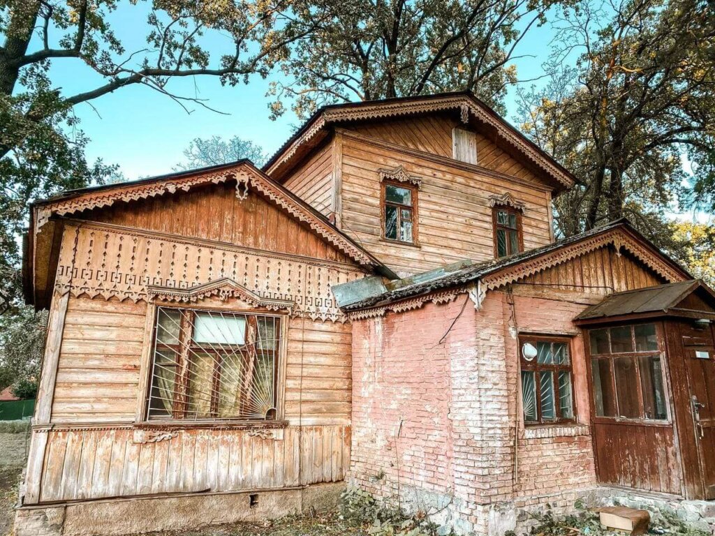 Старі дерев’яні дачі 19 століття у Боярці