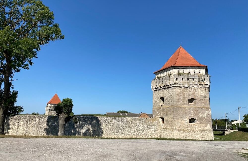 Скалат і його замок: Історична перлина Тернопільщини